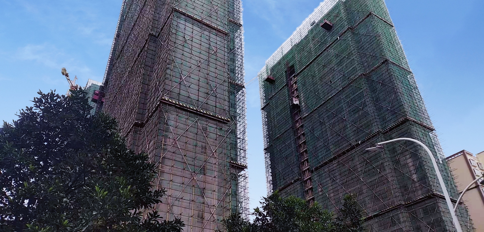 發(fā)霉舊外墻能用仿石漆翻新嗎？華喆給你答案！