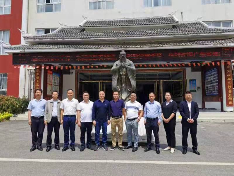 “鳳彩”助學(xué)，金涂寶與你“益”路同行！